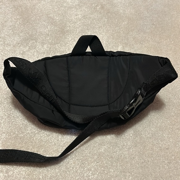 Adidas belt bag. - Picture 2 of 10